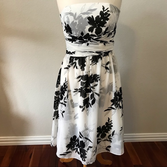 Ann Taylor Dresses & Skirts - NWT Ann Taylor Strapless Dress